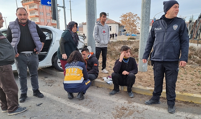 TIR ile otomobil çarpıştı