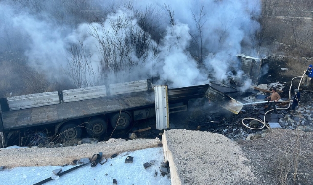 TIR, şarampole yuvarlanarak alev aldı