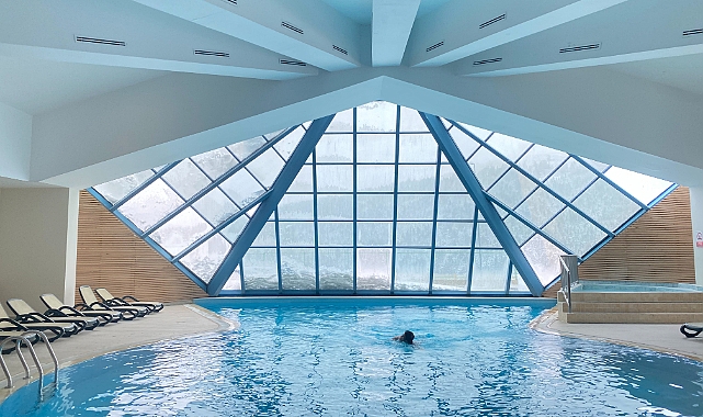 Turistlerin Uludağ'da havuz ve spa keyfi