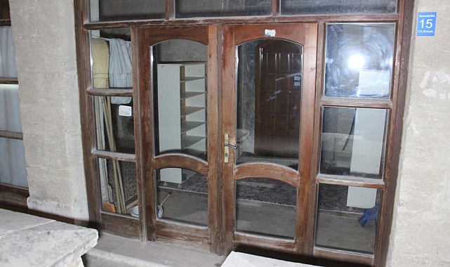 Vicdansızlar! 10 günlük bebeği cami kapısına bıraktılar...