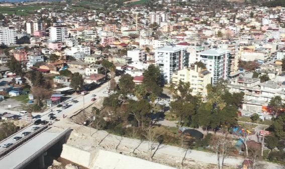 30 bin konutlu bölgede tek bir bina yıkılmadı: 10 ilden göç var