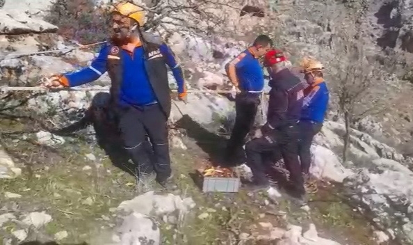 500 metrelik uçurumda kurtarma operasyonu