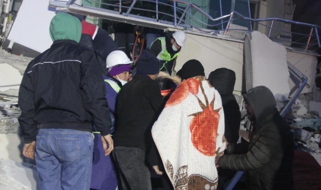 51 saat sonra güzel mucize: 20 yaşındaki Melisa kurtarıldı