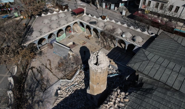 572 Yıllık cami depremde hasar gördü