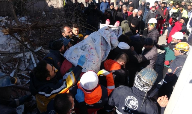 59 saat sonra enkaz altından canlı olarak çıkarıldı