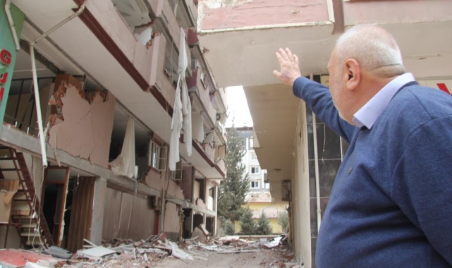 60 kişiyi tahliye etti, dışarı çıktığı anda enkaz altında kaldı
