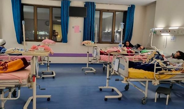 650 kız öğrenci zehirlendi: 'Okula gitmemesi için zehirlendiği' iddiası