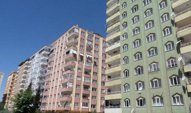 8 bloklu 320 daireli sitenin tamamı yıkıldı