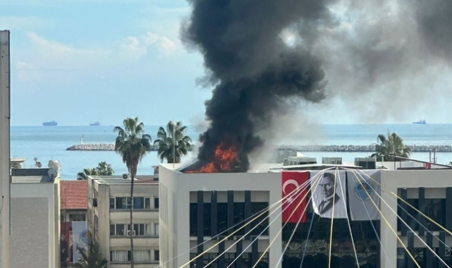 Açılışı yapılan binada 15 dakika sonra yangın çıktı