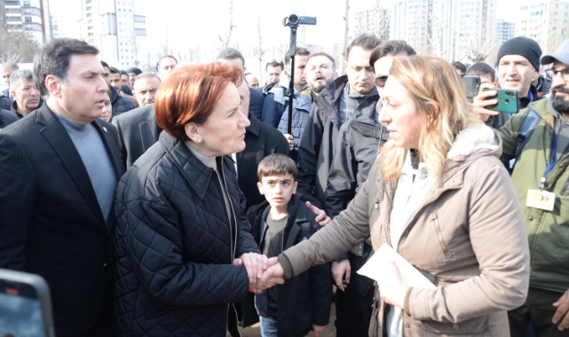 Akşener depremde ölenlerin yakınlarına taziyede bulundu