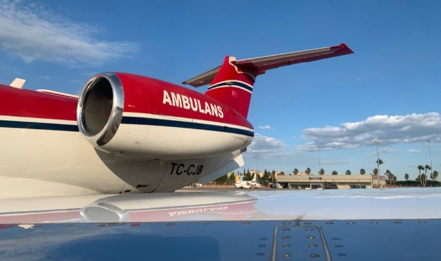 Ambulans uçak depremzedeler için Türkiye semalarında mekik dokudu