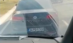 Ambulansa bile bile yol vermedi