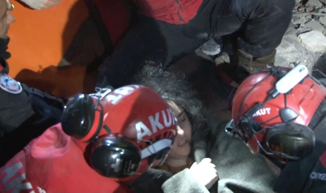 Anne ve çocuğu 47 saat sonra kurtarıldı