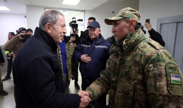 Bakan Akar, Özbekistan arama kurtarma ekibiyle bir araya geldi
