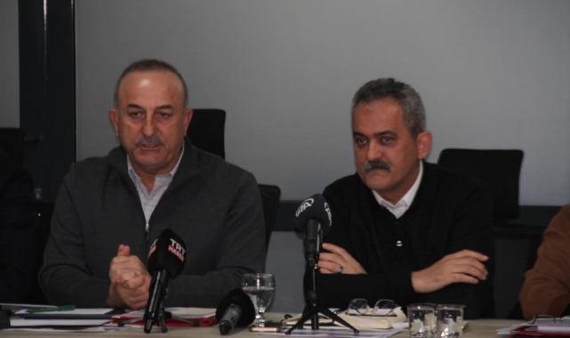 Bakan Çavuşoğlu: "Deprem bölgelerini ayağa kaldırmamız gerekiyor"