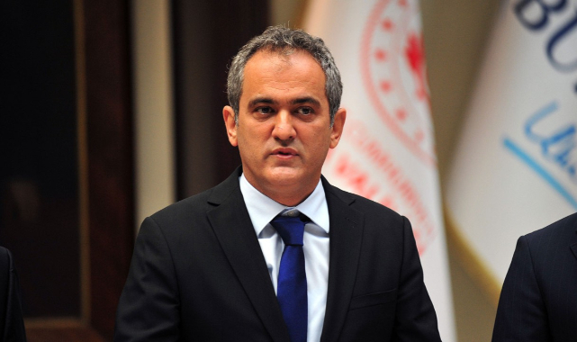 Bakan Özer'den deprem bölgesindeki öğretmenlere teşekkür