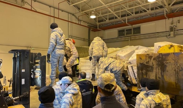 Bakanlık, 250 adet duvar kırıcı iş makinesini deprem bölgesine gönderdi