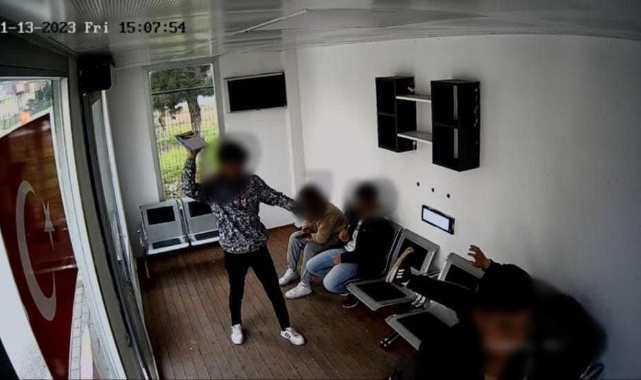 Başkan paylaştı... Duraklara çirkin saldırı!