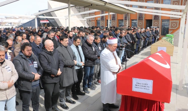 Bir aile enkaz altında yok oldu...