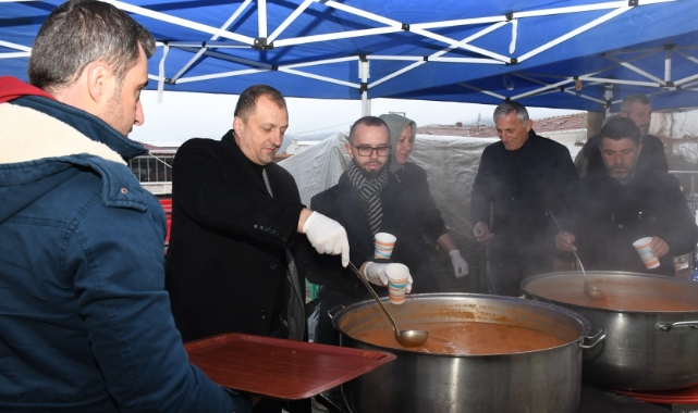 Bursa'da Başkan Usta mesaiye pazarda başlıyor