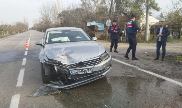 Bursa'da depremzedelerin bulunduğu araç kaza yaptı