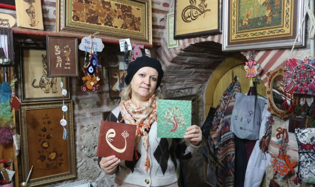Bursa'da eşinden miras kalan sanatı atölyesinde yaşatıyor