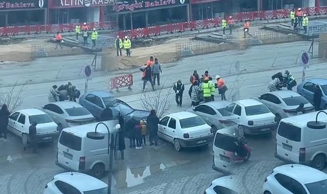 Bursa'da husumetli şahıslar önce birbirlerine çarptı, sonra kavga etti