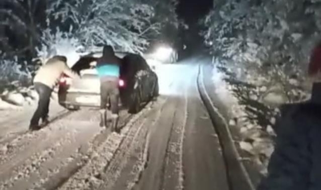 Bursa'da karda mahsur kaldılar
