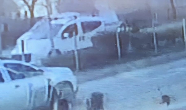 Bursa'da motosiklet araca çarptı!