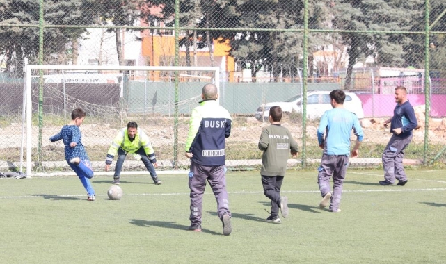 Bursalı ekiplerden depremzede çocuklarla moral maçı