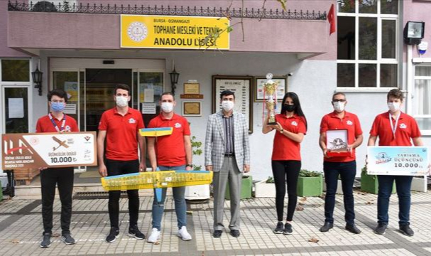 Bursalı öğrenciler depremzedeler için seferber oldu