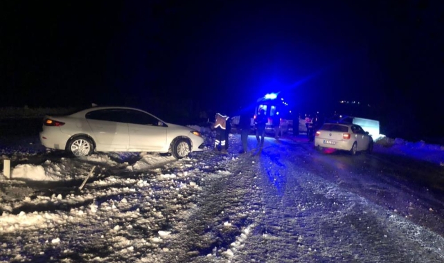 Buzlanma nedeniyle zincirleme kaza: 5 yaralı