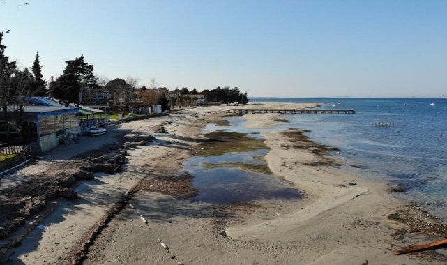 Çanakkale'de deniz 20 metre çekildi