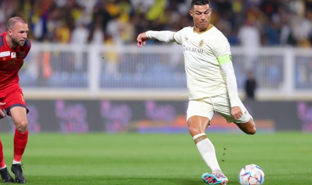Cristiano Ronaldo ayın futbolcusu seçildi