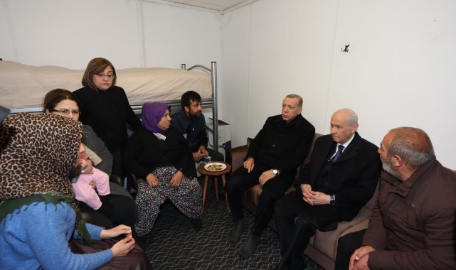 Cumhurbaşkanı Erdoğan depremzedelere sunulan çalışmaları inceledi