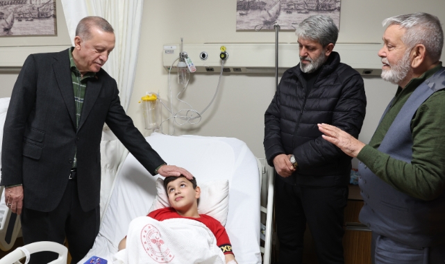 Cumhurbaşkanı Erdoğan depremzedeleri ziyaret etti