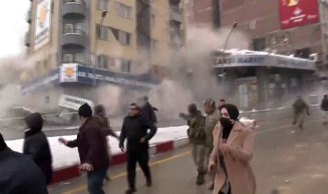 Deprem bölgesi beşik gibi: 7 katlı bina sarsıntı ile yıkıldı