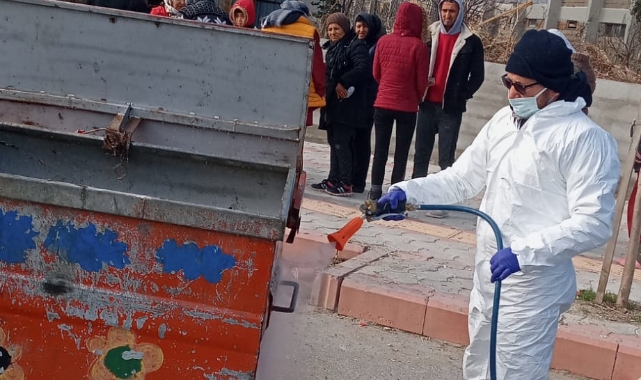 Deprem bölgesi haşere oluşumuna karşı ilaçlandı