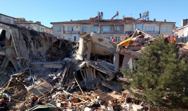 Deprem felaketinde can kaybı artıyor