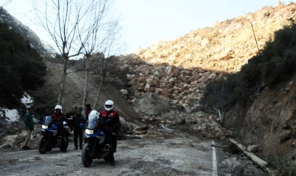 Depremde dağ dağa kavuştu: Doğal göl oluştu