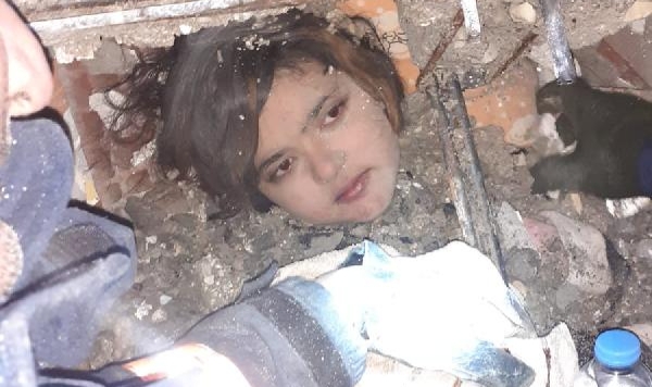 Depremde hayatını kaybeden anne ve babası, Eylül'e siper olmuş