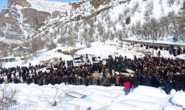 Depremde hayatını kaybeden Tunç ailesi Çukurca’da defnedildi