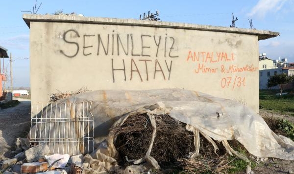 Depremde yerle bir olan kentte umut var