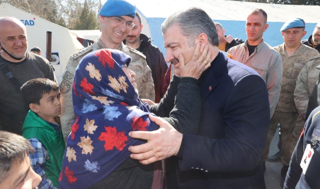 Depremzededen duygulandıran hareket