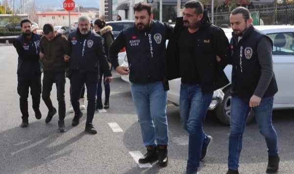 Depremzedeleri satılık konteyner ilanıyla dolandırdılar