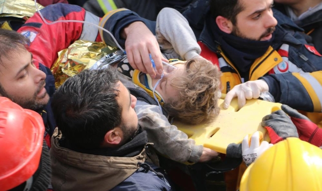 Diyarbakır'da 7 yaşındaki Beşir, 81 saat sonra sağ çıkarıldı