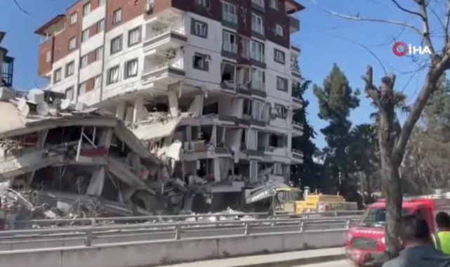 Enkaz çalışmaları sırasında ölümden saniyelerle kurtuluş