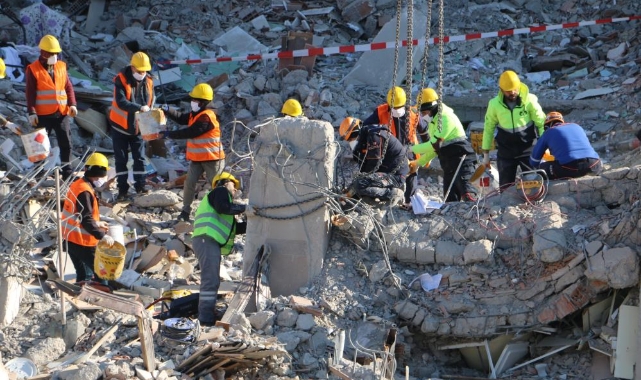 Enkaz çalışması 8'inci gününde de devam ediyor