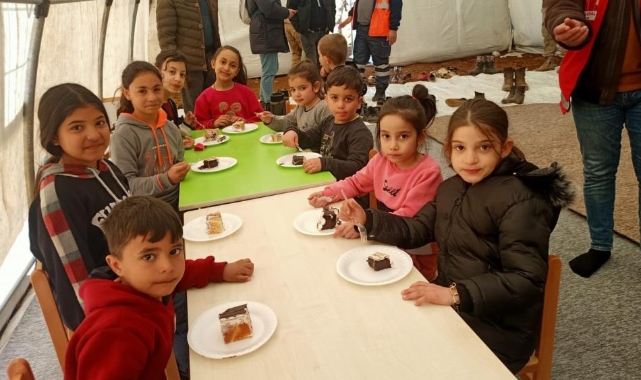 Enkazdan kurtarılan Eymen'in doğum günü kutlandı