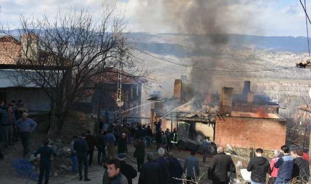 Evde bulunan tüpler patladı, köyü korku sardı